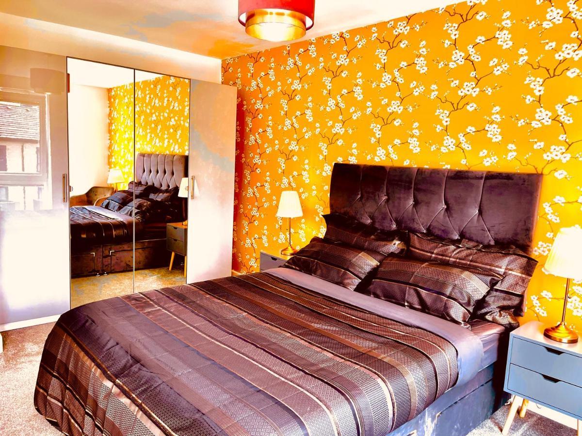 Appartement Modern Townhouse, Sleeps 4 With Parking à Wakefield Extérieur photo