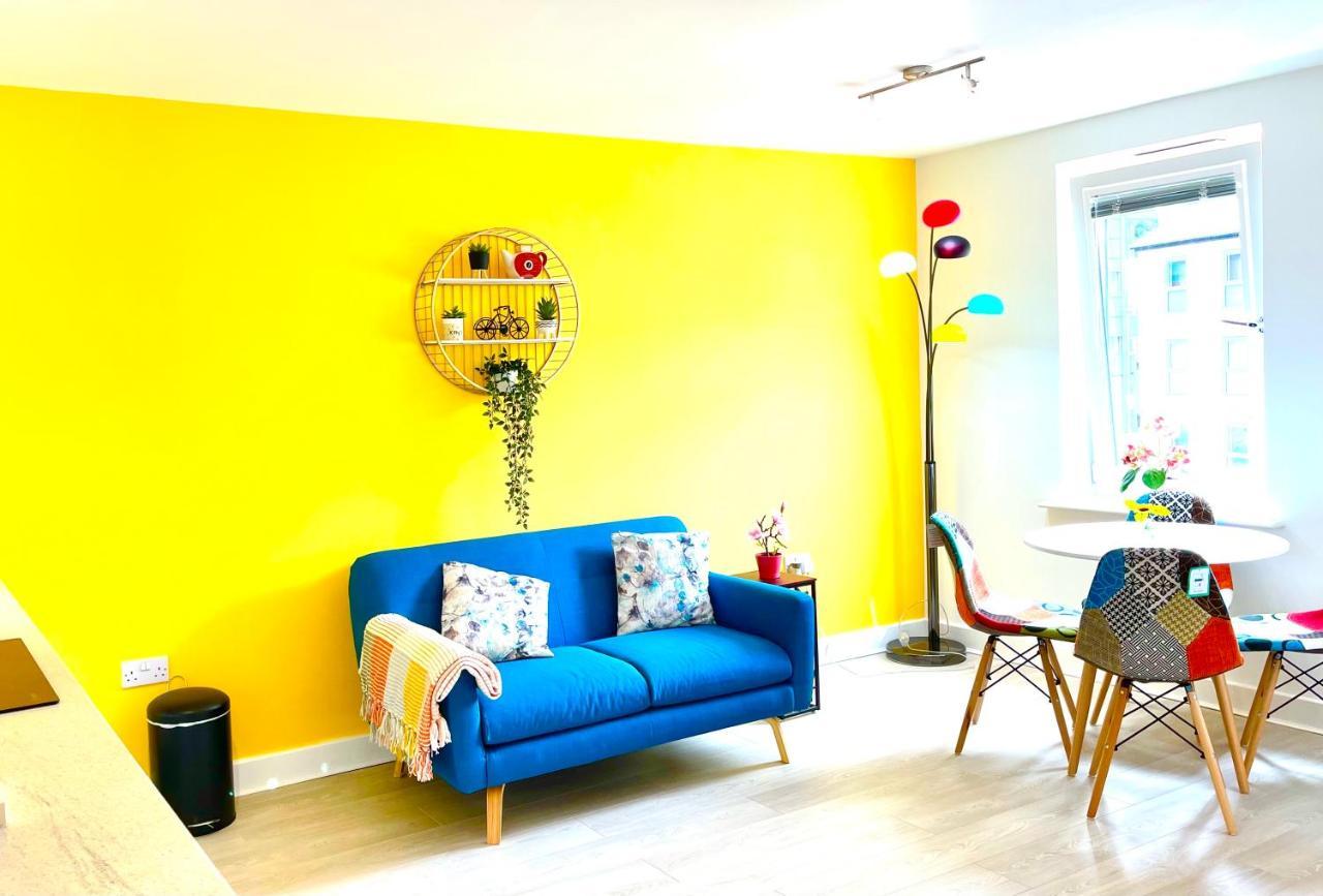 Appartement Modern Townhouse, Sleeps 4 With Parking à Wakefield Extérieur photo